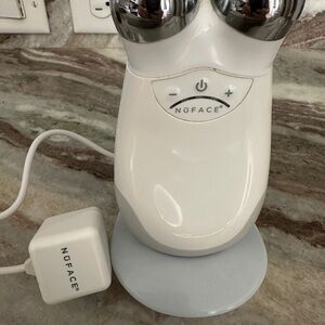NuFACE Toning Device in Elegant White and Silver